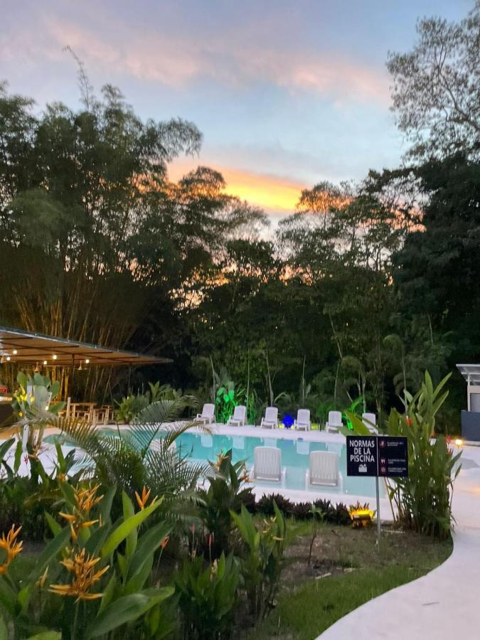 ホテルGrand Park Manuel Antonio ケポス エクステリア 写真